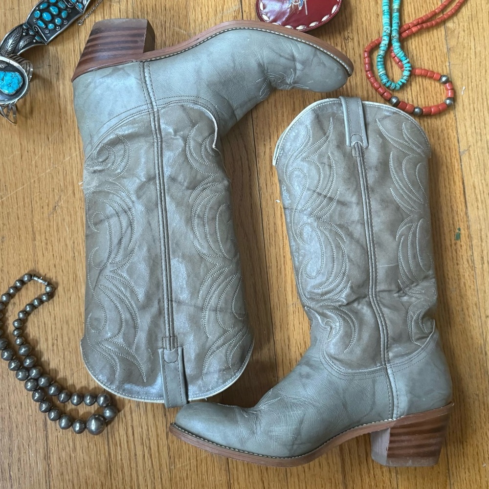 🎉SOLD🎉 Chic Vintage Acme Leather Western Boots